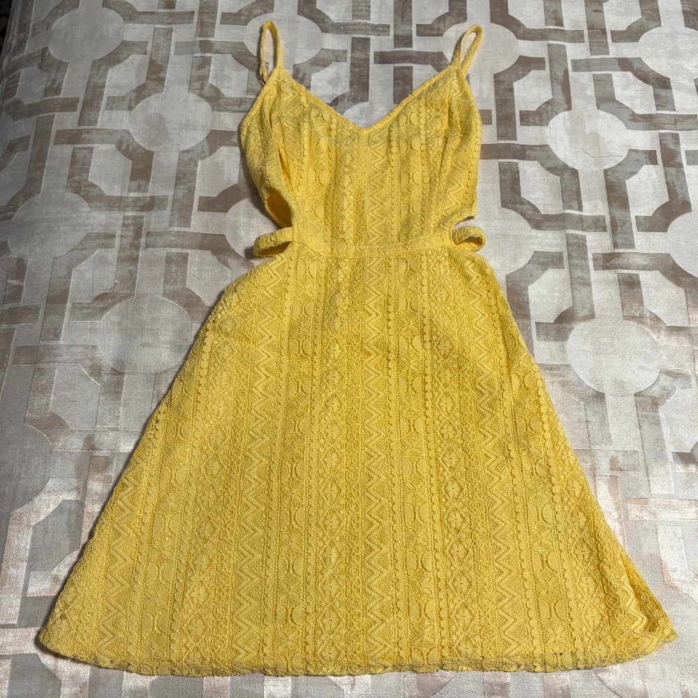 Hollister Yellow V-neck Side Cut Out Floral Lace Mini Dress, Size XS